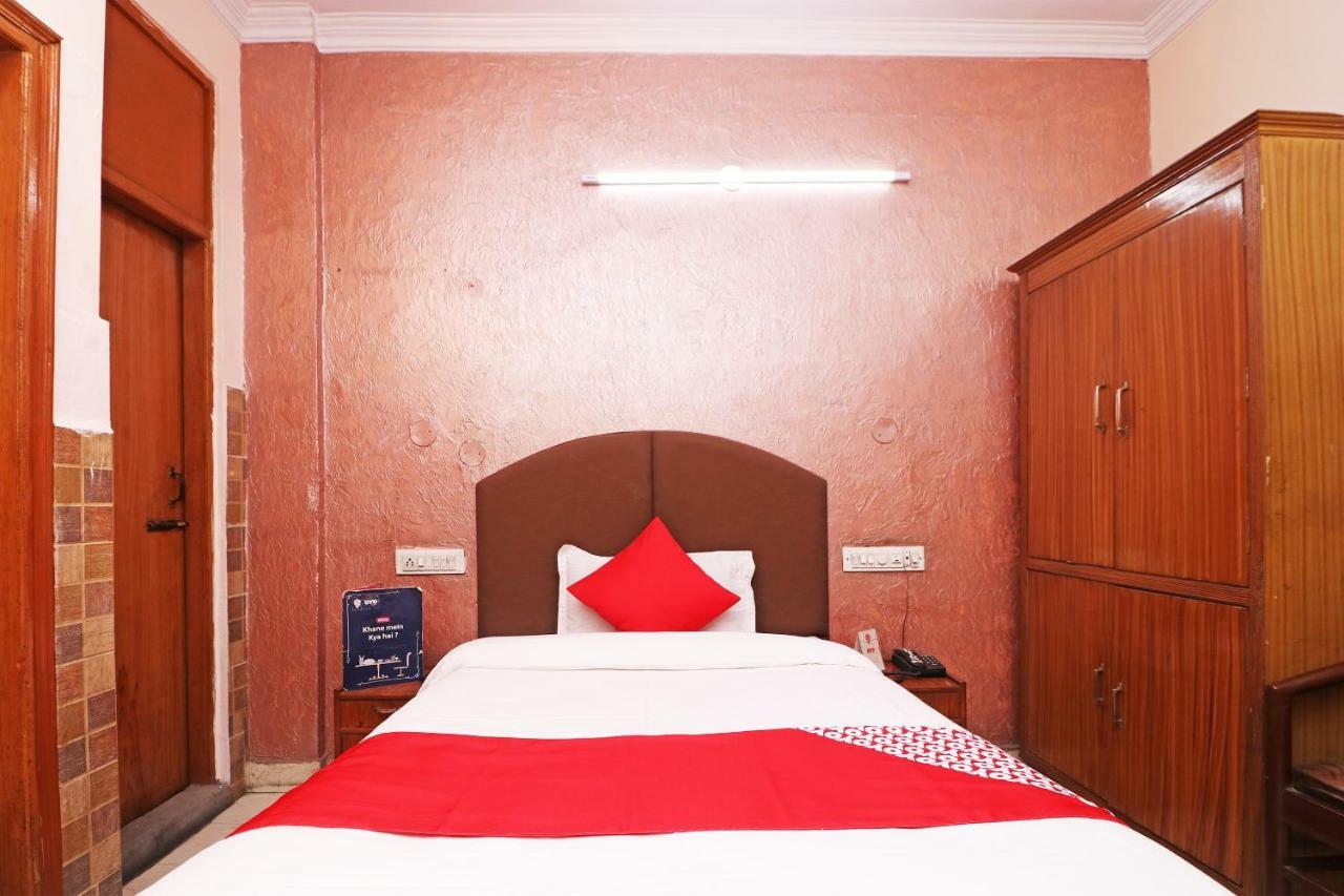 Oyo 29304 Hotel Pooja Yamuna Nagar Luaran gambar
