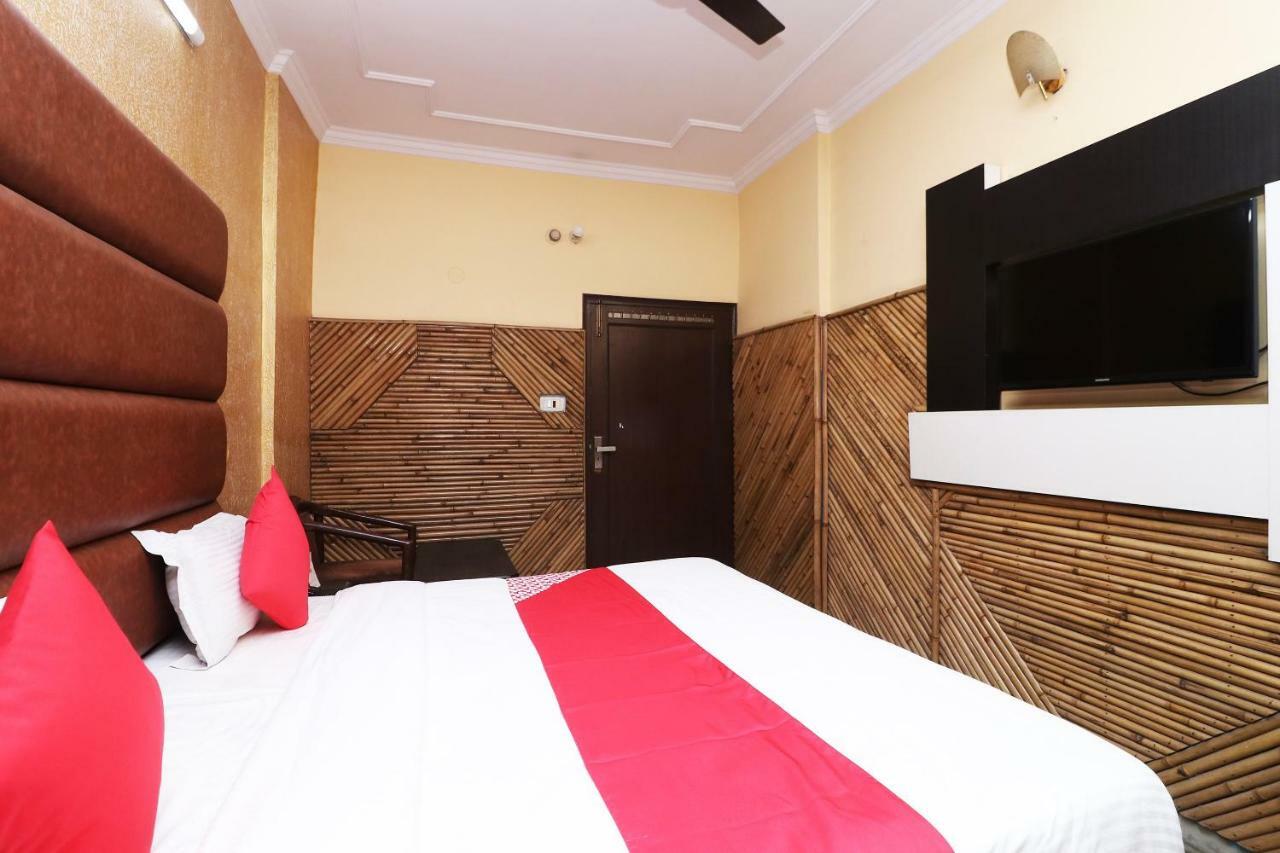 Oyo 29304 Hotel Pooja Yamuna Nagar Luaran gambar